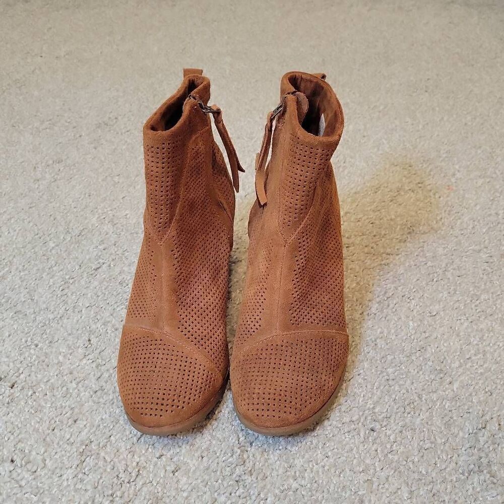 TOMS Ankle Booties Lunata Brown Suede Perforated Booties Size 7.5 - Picture 2 of 7